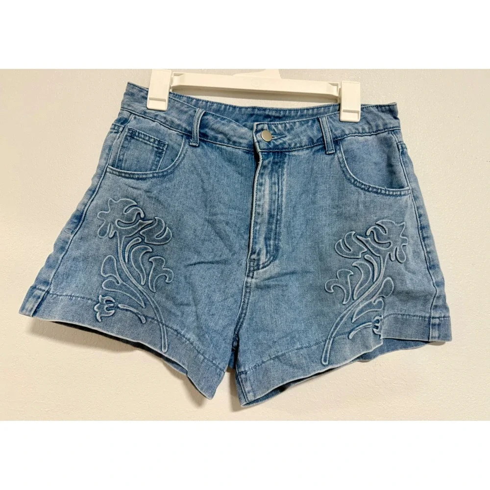 Anewsta Floral Embroidered Denim Shorts sz L Light Blue Excellent Boho Summer